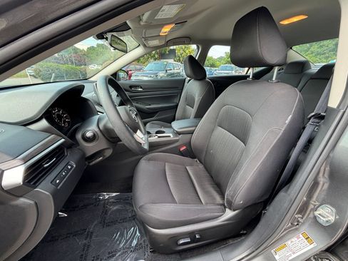 Used 2025 Nissan Altima 2.5 SV FWD image 26
