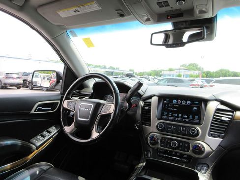 Used 2020 GMC Yukon XL Denali w/ Denali Premium Package AWD/4WD image 31