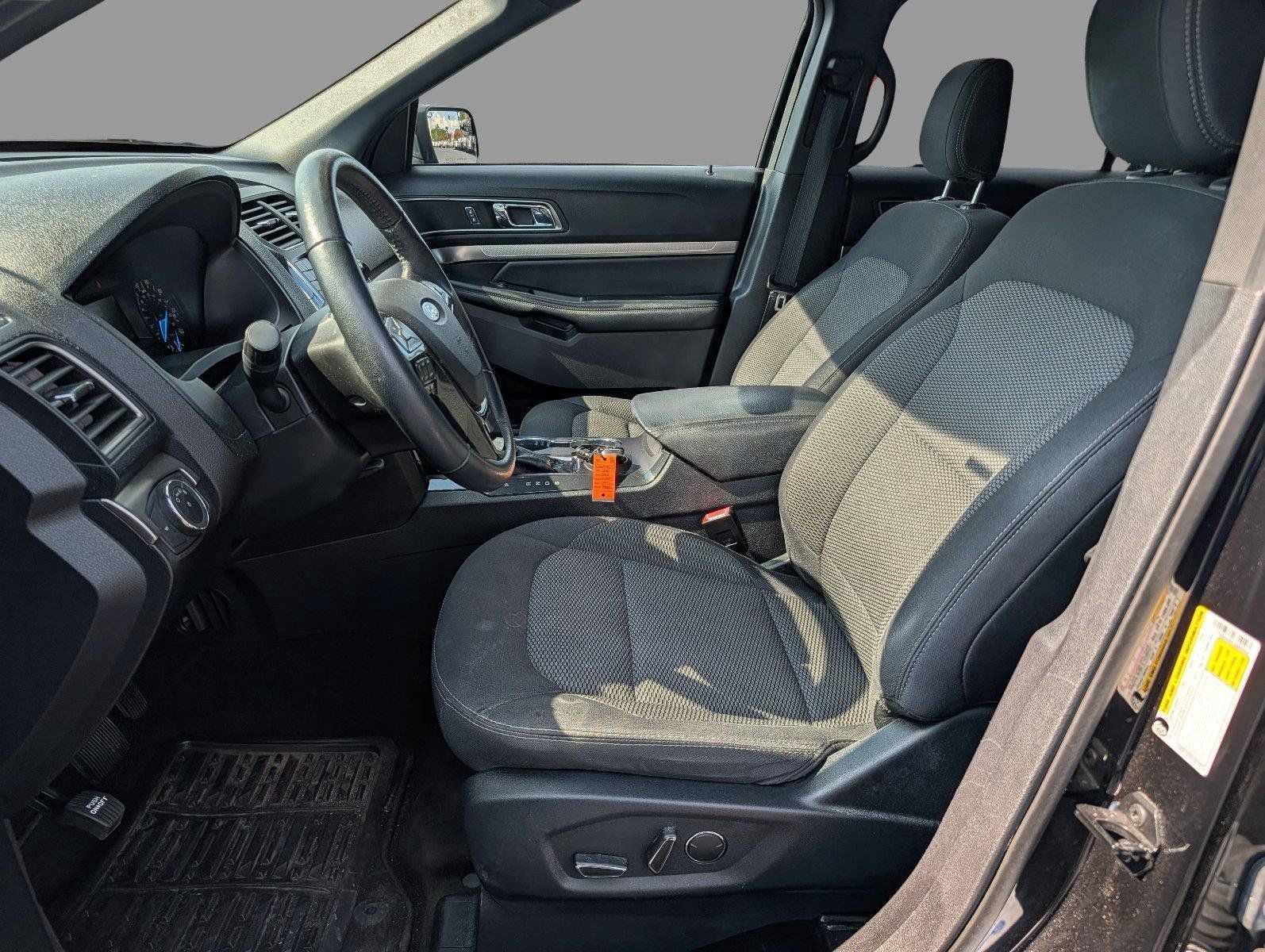 Used 2018 Ford Explorer XLT FWD image 10