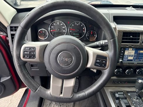 Used 2011 Jeep Liberty Limited w/ Comfort/Convenience Group AWD/4WD image 16
