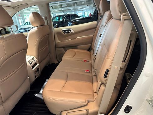 Used 2019 Nissan Pathfinder Platinum AWD/4WD image 14