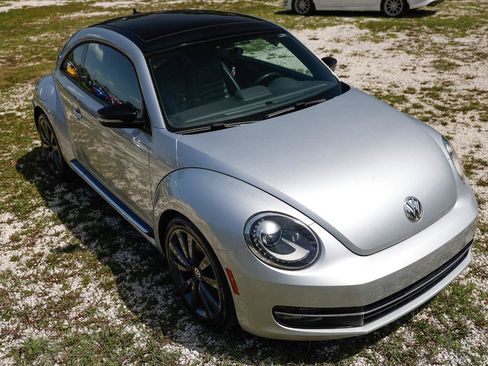 Used 2013 Volkswagen Beetle 2.0T FWD image 15