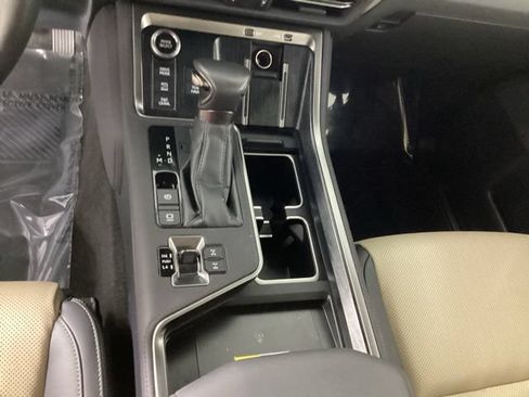 Used 2025 Lexus GX 550 AWD/4WD image 16