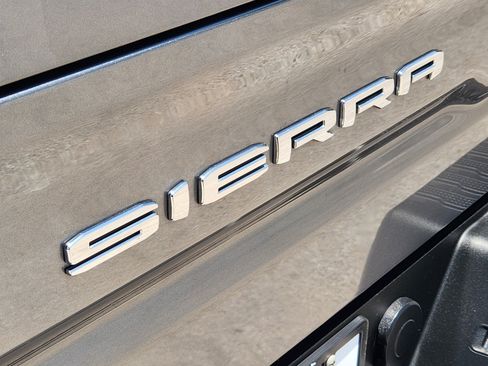 Used 2021 GMC Sierra 1500 SLT w/ SLT Convenience Package AWD/4WD image 28