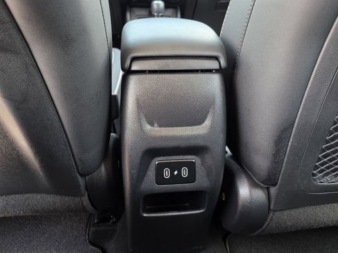 Certified 2024 Hyundai Venue Limited FWD image 18