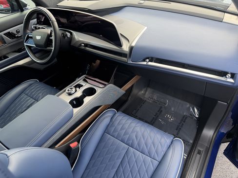 Certified 2026 Cadillac Vistiq Premium Luxury w/ LPO, Floor Liner Package AWD/4WD image 13