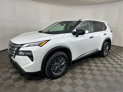 Certified 2025 Nissan Rogue S image 7