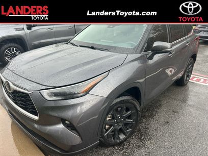 Used 2023 Toyota Highlander LE