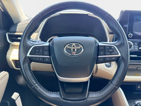 Used 2023 Toyota Highlander XLE FWD image 27