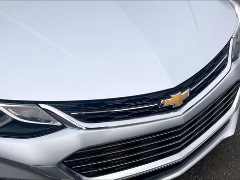 Used 2018 Chevrolet Cruze Premier image 32