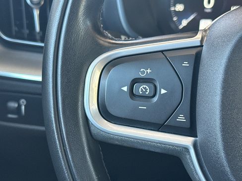 Used 2020 Volvo XC60 T5 Momentum w/ Protection Package Premier FWD image 26