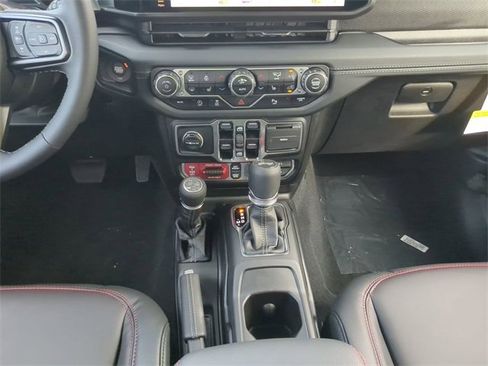 New 2025 Jeep Wrangler Unlimited Rubicon image 18