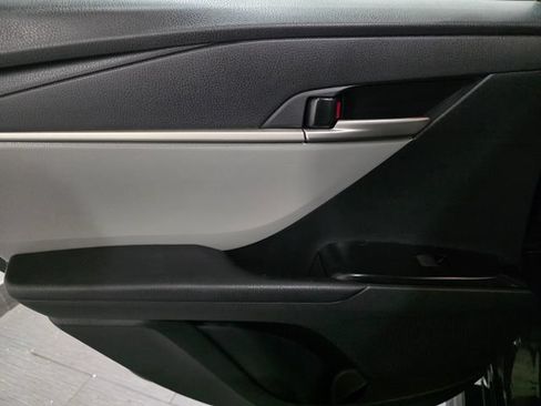 Used 2025 Toyota Camry SE AWD/4WD image 11