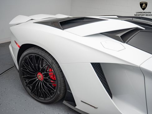Used 2019 Lamborghini Aventador S image 9