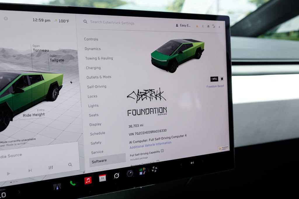 Used 2024 Tesla Cybertruck AWD Crew Cab image 33