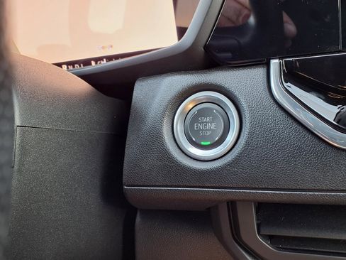 Used 2024 Chevrolet Colorado W/T w/ Technology Package image 12