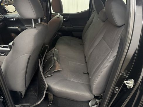 Used 2019 Toyota Tacoma TRD Sport image 6