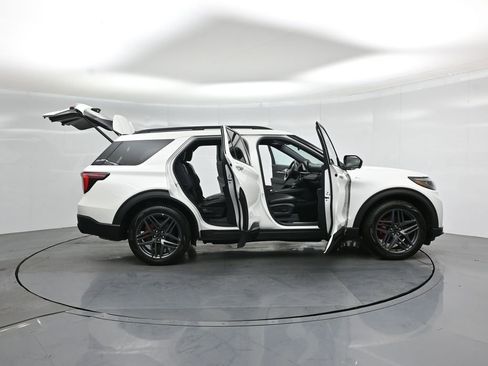 Certified 2025 Ford Explorer ST-Line w/ Premium Package image 5