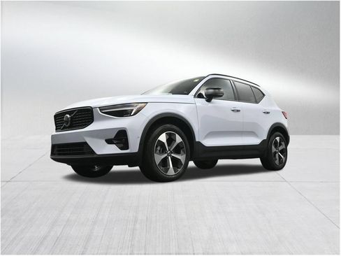 Used 2024 Volvo XC40 B5 Plus w/ Climate Package AWD/4WD image 22