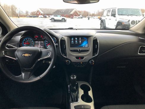 Certified 2017 Chevrolet Cruze LS image 13