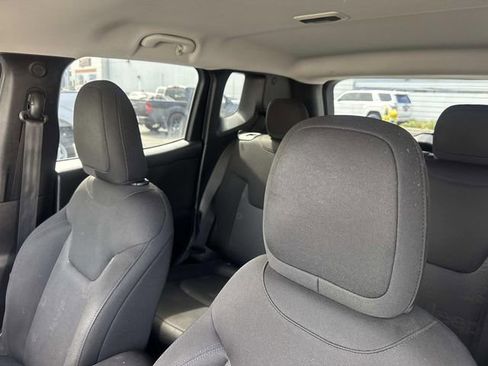 Used 2017 Jeep Renegade Latitude image 21