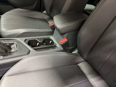 Used 2023 Volkswagen Tiguan SE w/ Panoramic Sunroof Package image 27