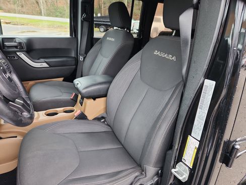 Used 2017 Jeep Wrangler Unlimited Sahara w/ Connectivity Group image 21