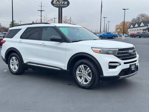 Used 2022 Ford Explorer XLT w/ Equipment Group 202A image 3