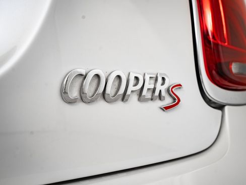 Used 2024 MINI Cooper S w/ Signature Upholstery Package image 17