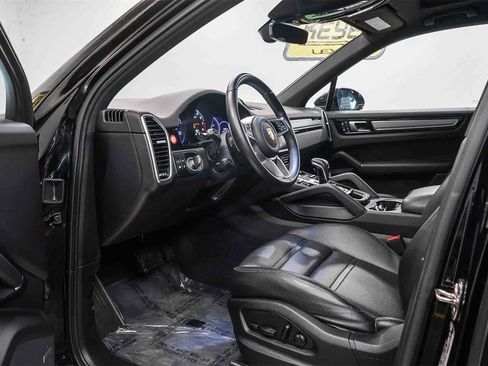Used 2023 Porsche Cayenne Platinum Edition image 18