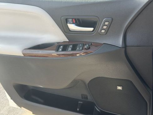 Used 2017 Toyota Sienna Limited Premium AWD/4WD image 26