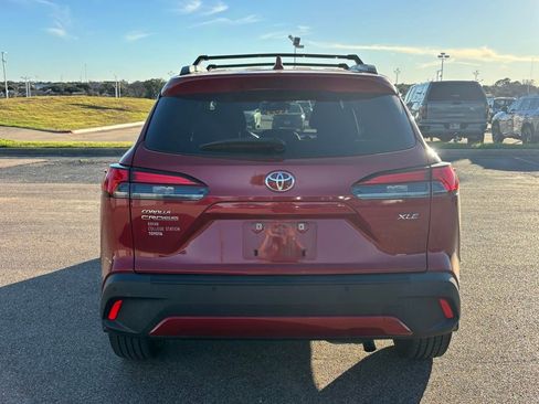 Used 2022 Toyota Corolla Cross XLE image 5