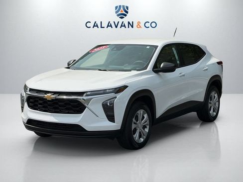 Used 2025 Chevrolet Trax LS FWD image 3