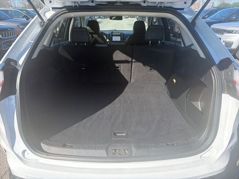 Used 2024 Ford Edge SEL image 8