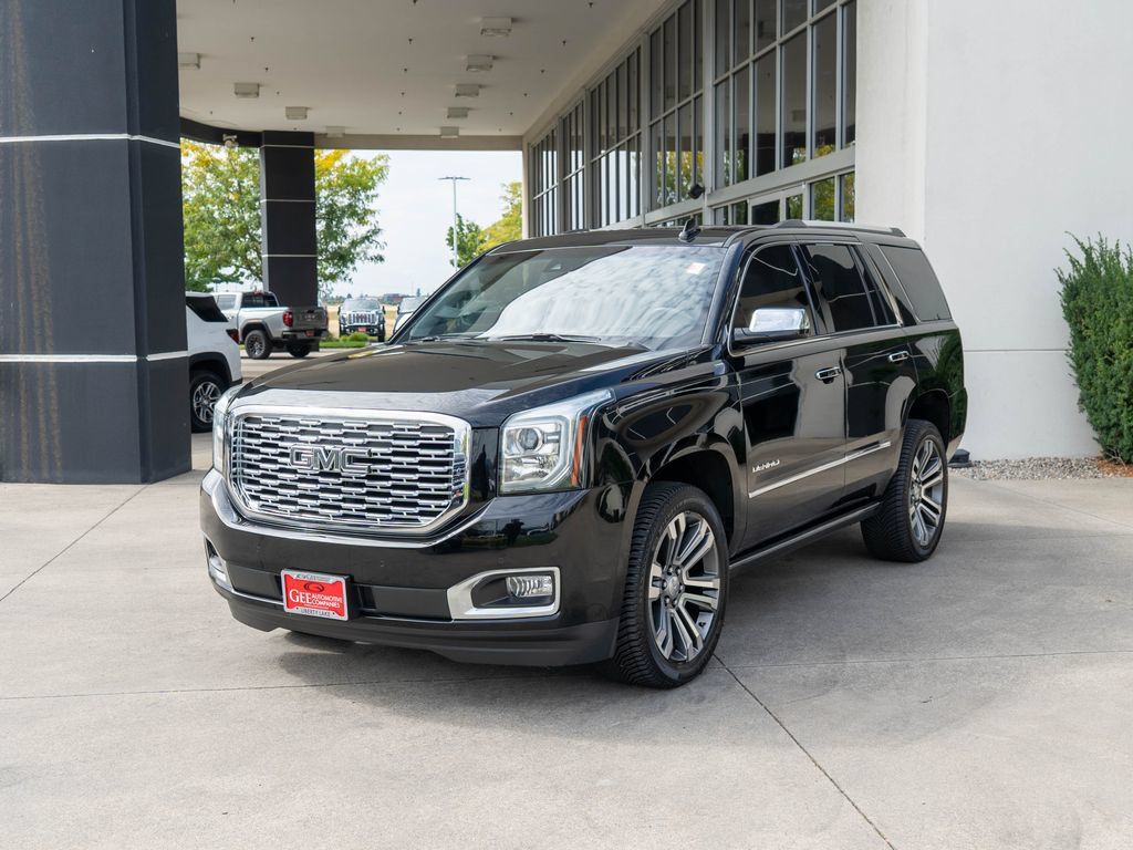Used 2018 GMC Yukon Denali w/ Denali Ultimate Black Edition AWD/4WD image 3