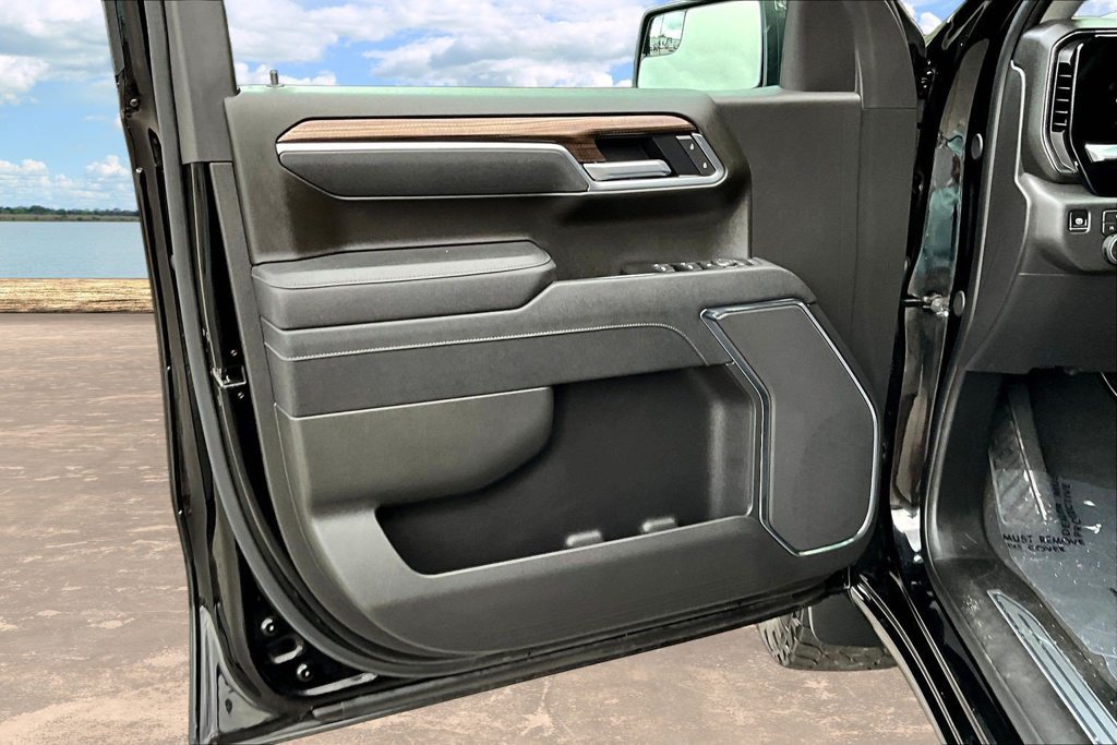 Used 2026 Chevrolet Silverado 1500 LT AWD/4WD image 23