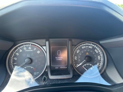 Used 2016 Toyota Tacoma TRD Sport w/ Towing Package AWD/4WD image 9