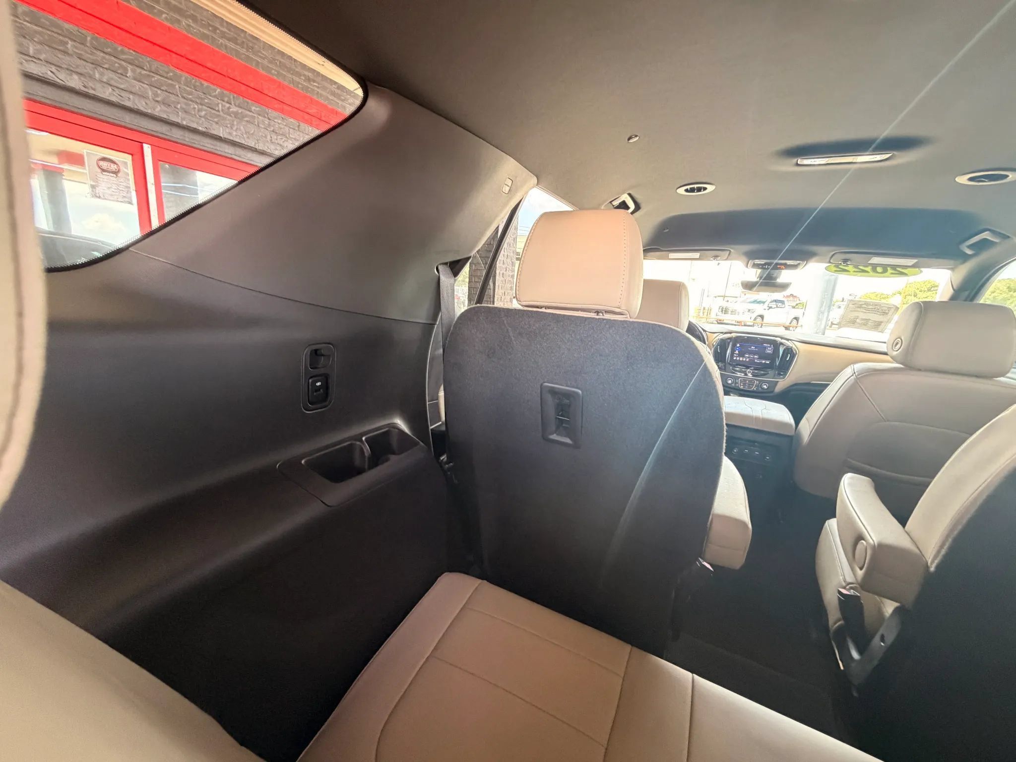 Used 2022 Chevrolet Traverse LT w/ LT Premium Package FWD image 28