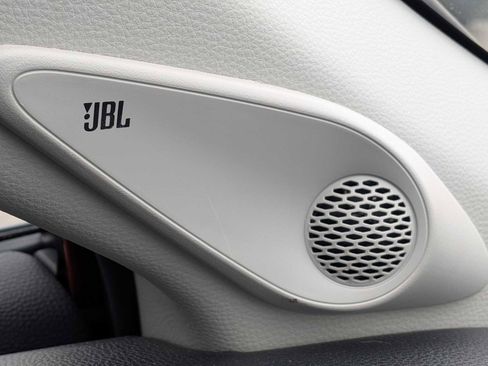 Used 2022 Toyota Corolla Cross XLE image 33