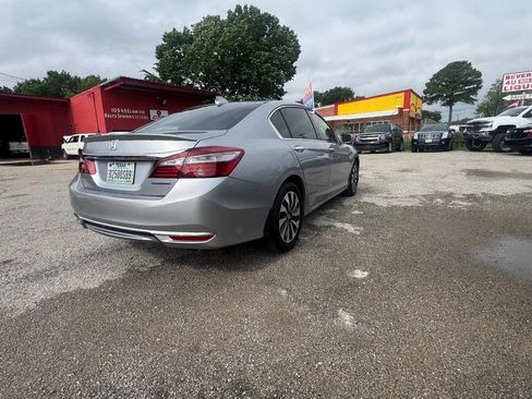 Used 2017 Honda Accord Hybrid Sedan image 4