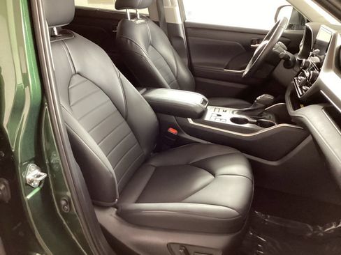 Used 2023 Toyota Highlander XLE AWD/4WD image 21