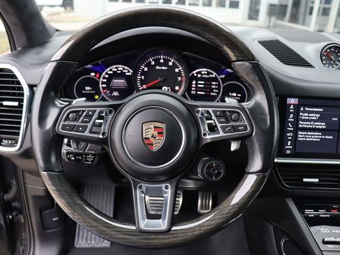 Used 2020 Porsche Cayenne Turbo image 15