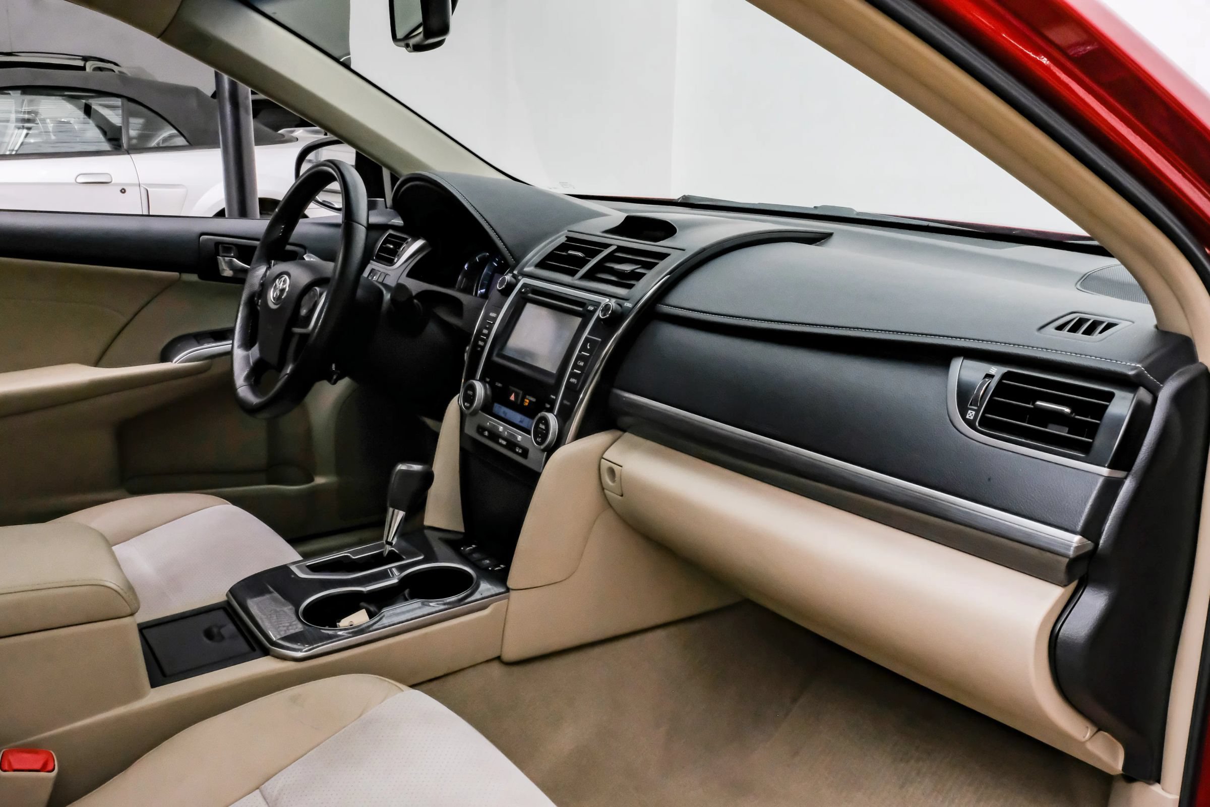 Used 2013 Toyota Camry XLE w/ Leather Pkg FWD image 13