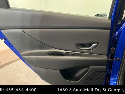 Used 2025 Hyundai Elantra SEL image 18