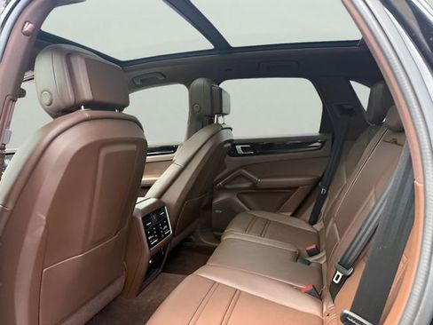 Used 2020 Porsche Cayenne S AWD/4WD image 9