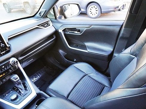 Used 2020 Toyota RAV4 XSE image 22