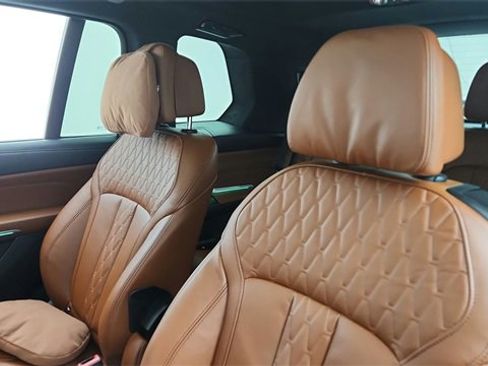 Used 2025 BMW X7 M60i image 57