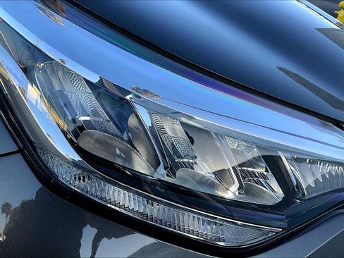 Used 2022 Toyota C-HR XLE image 27