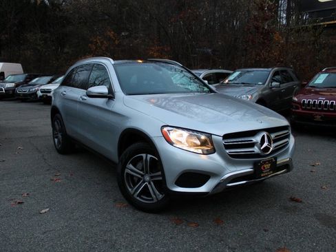 Used 2017 Mercedes-Benz GLC 300 4MATIC image 4