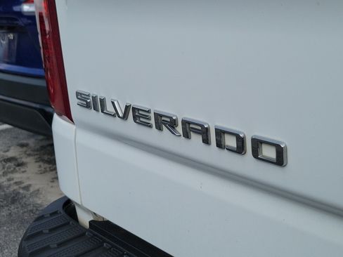 Used 2022 Chevrolet Silverado 1500 LT w/ Z71 Off-Road Package AWD/4WD image 8